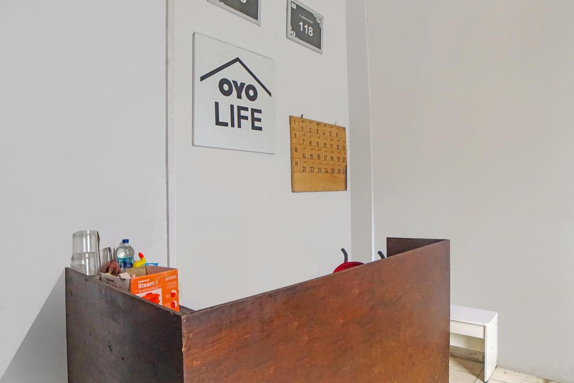 Oyo 92403 Gatsu Homestay Μεντάν Εξωτερικό φωτογραφία
